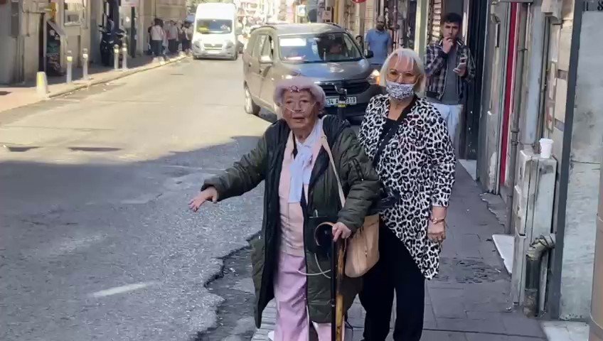 İstanbul’da taksici rezaleti: Yaşlı iki kadını görmezden gelip yanlarından geçtiler
