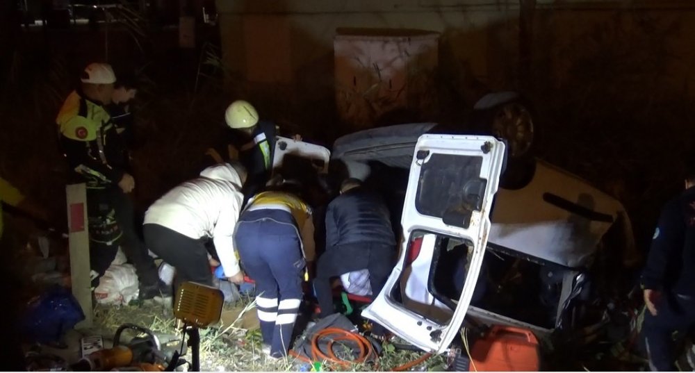 Kamyona çarpan araç takla atarak şarampole devrildi! İbrahim ve Hatice Tümer ağır yaralı