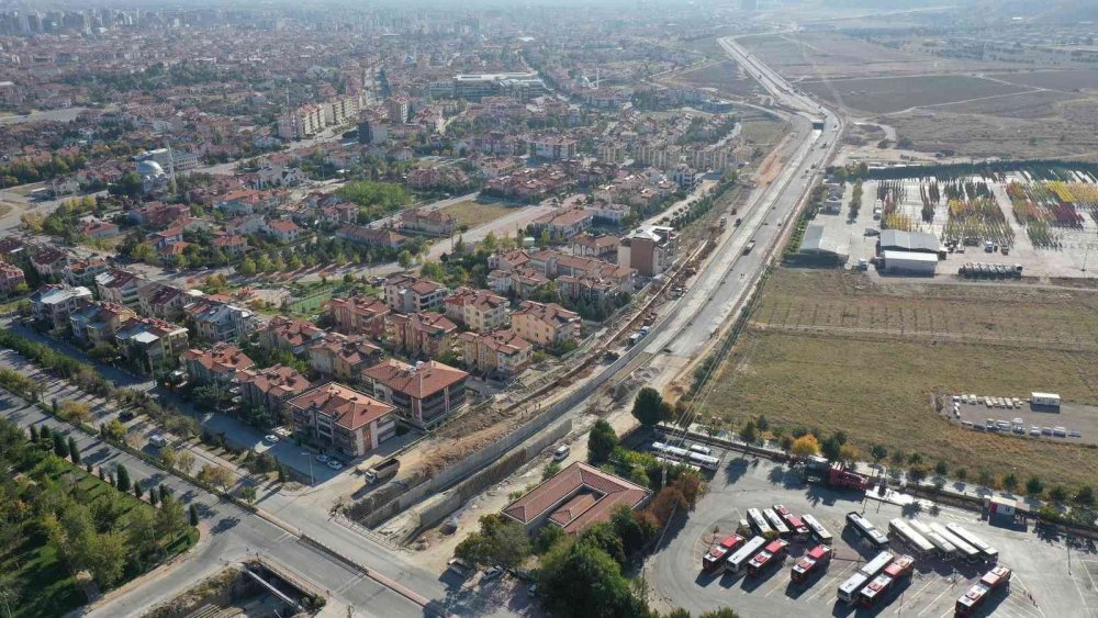 Konya'nın trafik yükünü hafifletecek Abdülhamid Han Caddesi'nde 3'üncü etap çalışmaları hızla devam ediyor