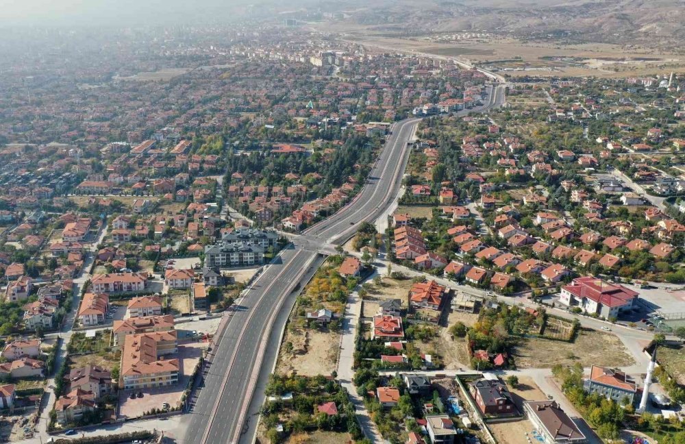 Konya'nın trafik yükünü hafifletecek Abdülhamid Han Caddesi'nde 3'üncü etap çalışmaları hızla devam ediyor