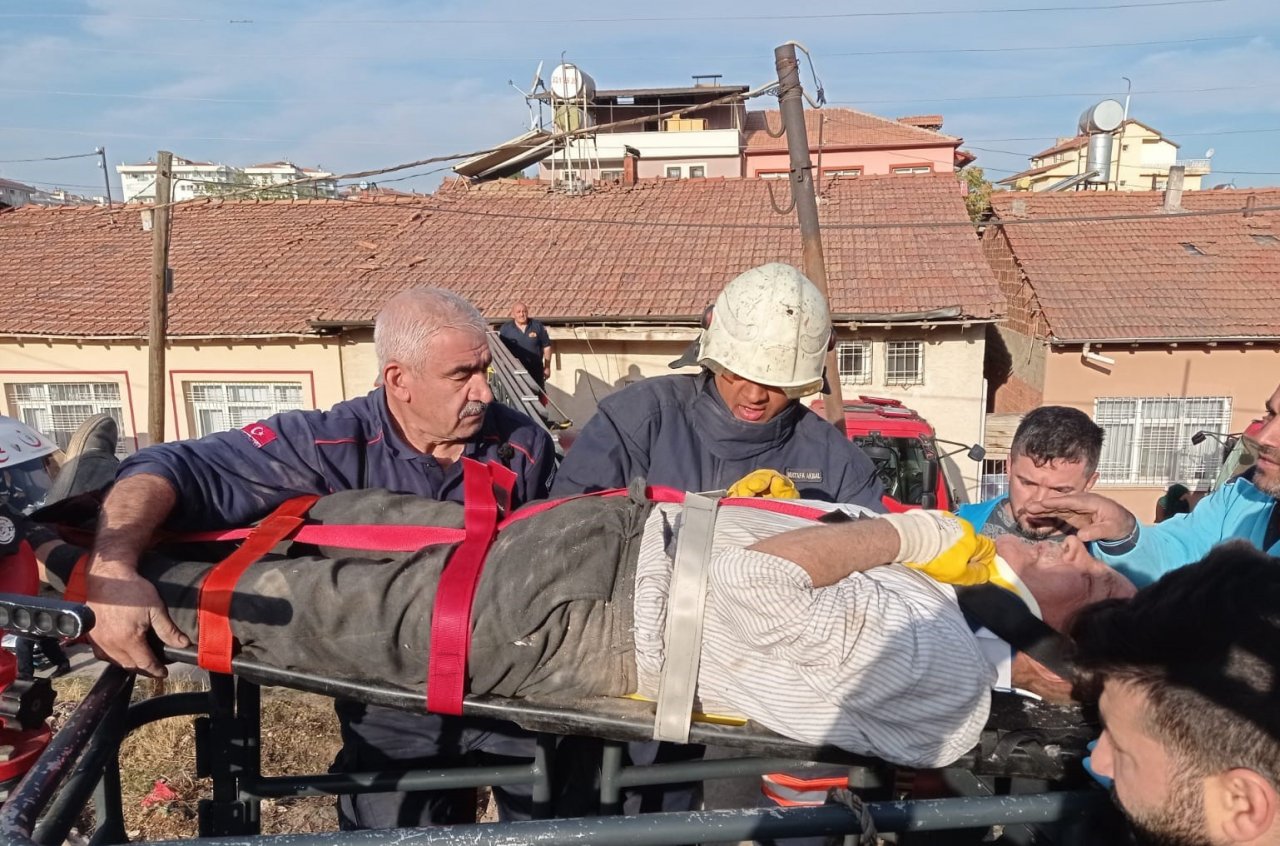 Tadilat yaparken çatı çöktü: 1 yaralı