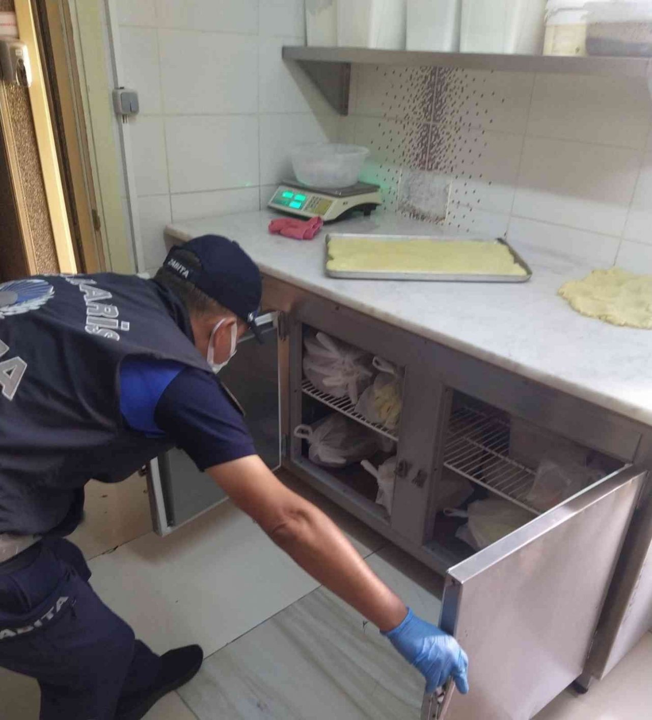 Marmaris’te zabıta ekiplerinin denetimleri devam ediyor