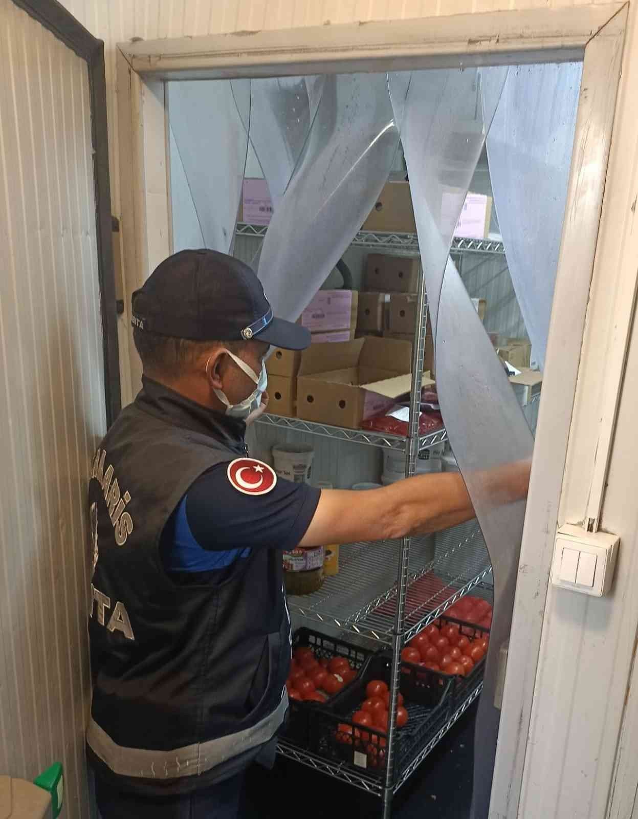 Marmaris’te zabıta ekiplerinin denetimleri devam ediyor