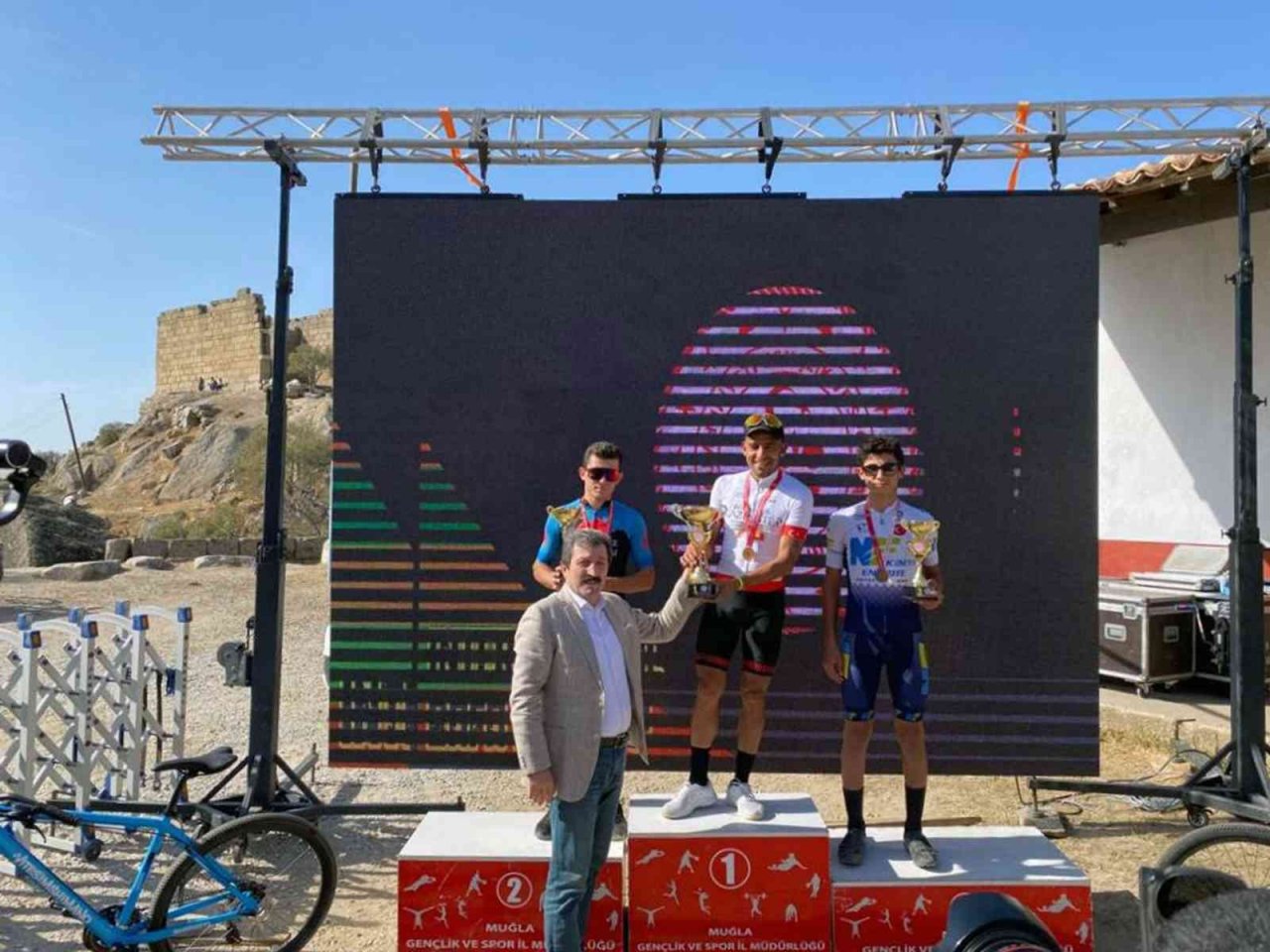 Uluslararası dağ bisikleti yarışmasının ödülleri verildi