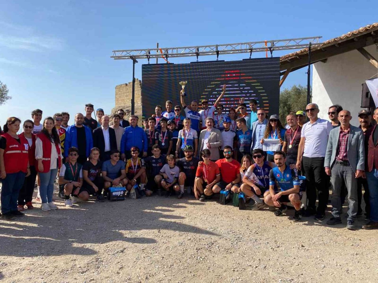 Uluslararası dağ bisikleti yarışmasının ödülleri verildi