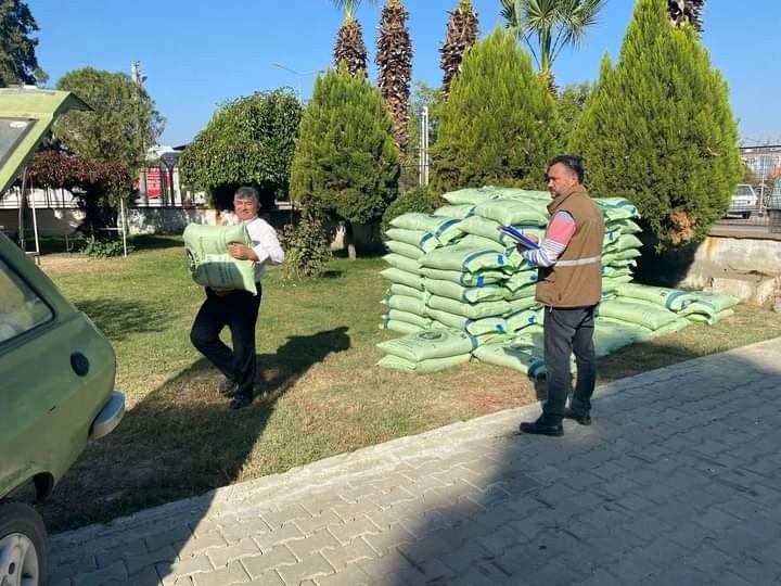 Sarıgöl’de çiftçilere buğday tohumu desteği