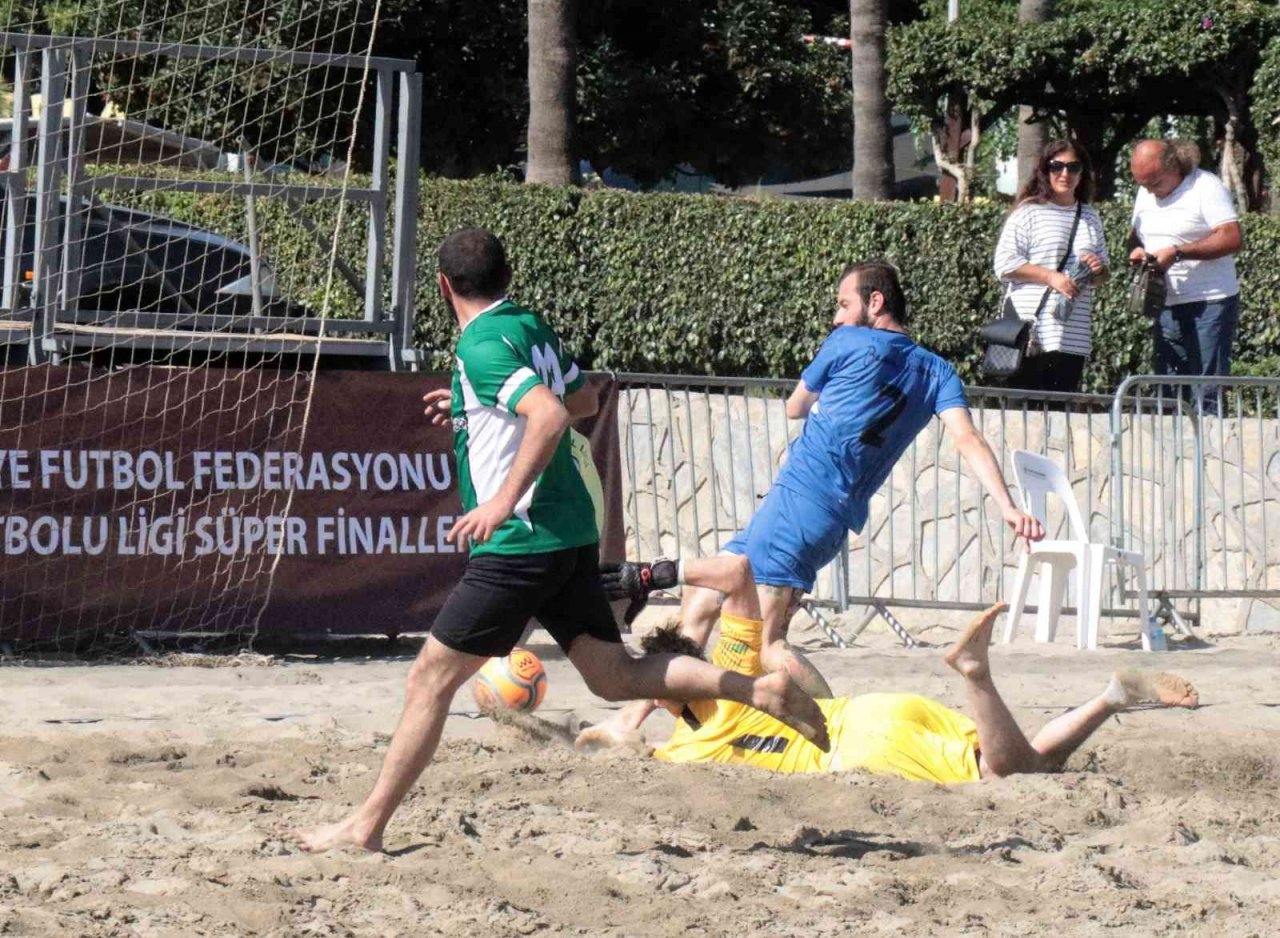 Plaj Futbolu Ligi Süper Finaller Alanya’da başladı