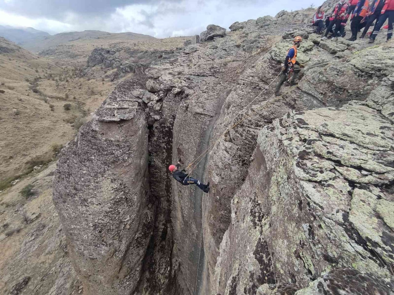Komando eğitimlerini aratmayan UMKE eğitimi