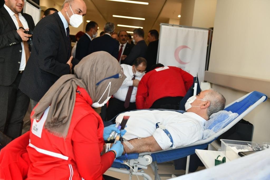 Yargıtay Başkanı Akarca ve Yargıtay Cumhuriyet Başsavcısı Şahin kan bağışında bulundu