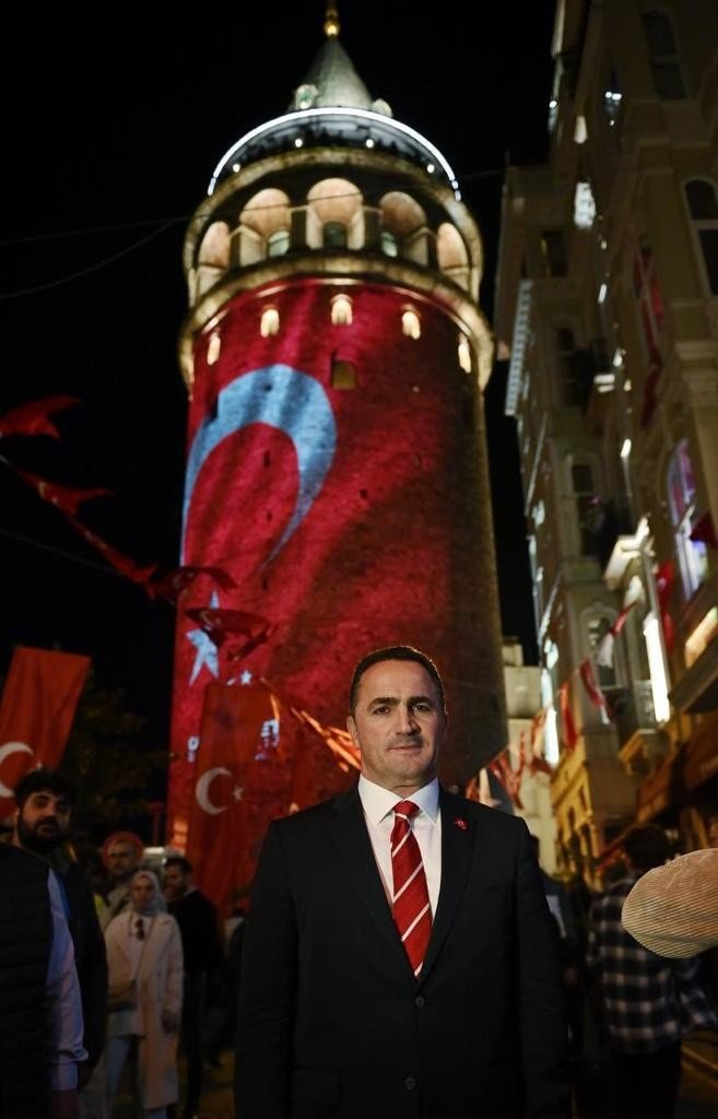 Beyoğlu’nda Cumhuriyetin 99. yılına özel fener alayı yürüyüşü düzenlendi