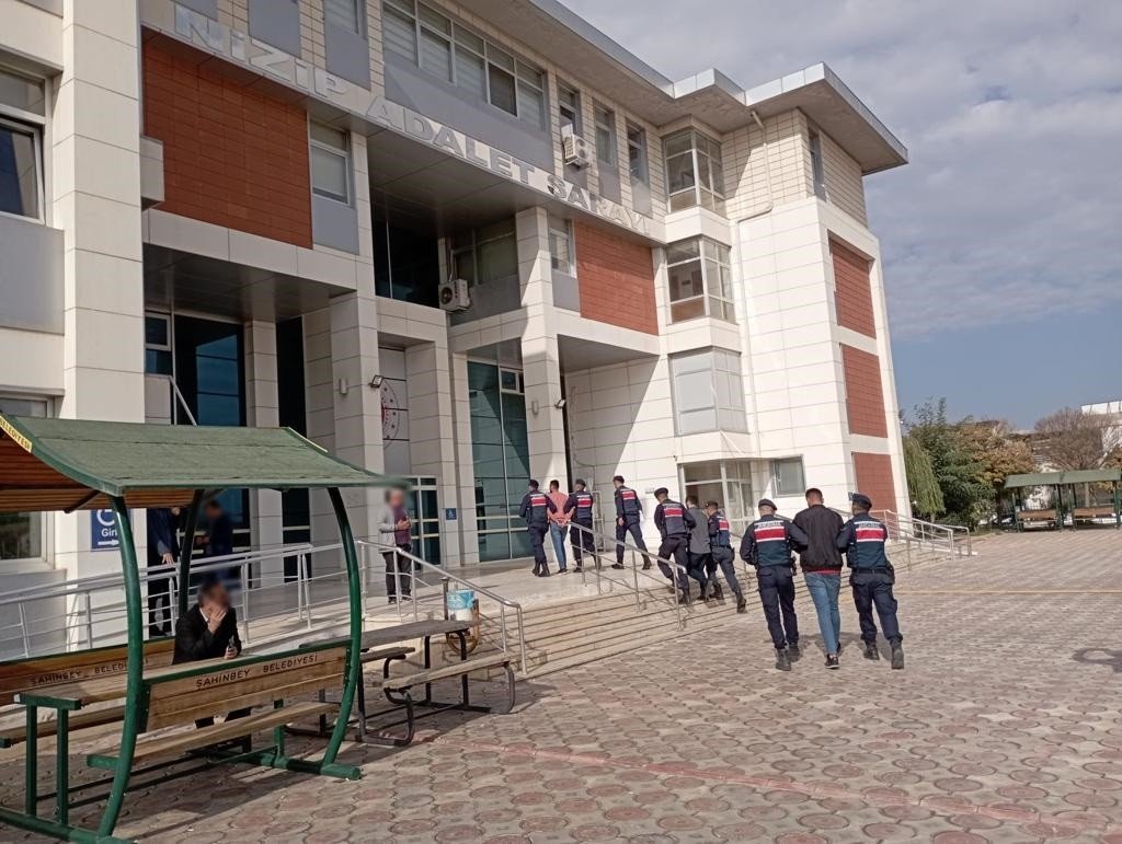 Jandarma cinayet zanlılarını kıskıvrak yakaladı
