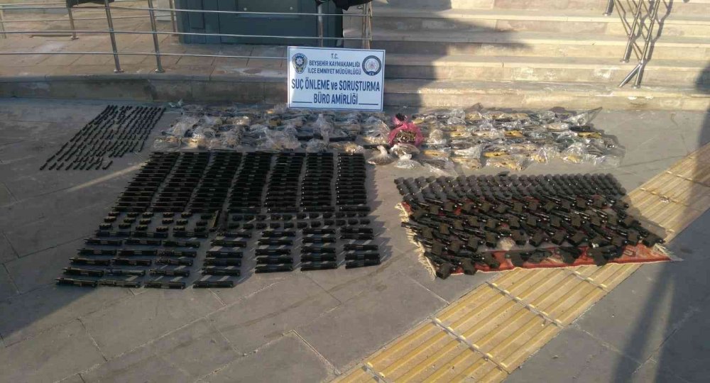 Konya'da 60 kilometre kovalamaca sonunda cephanelikle yakalanan şahıs tutuklandı