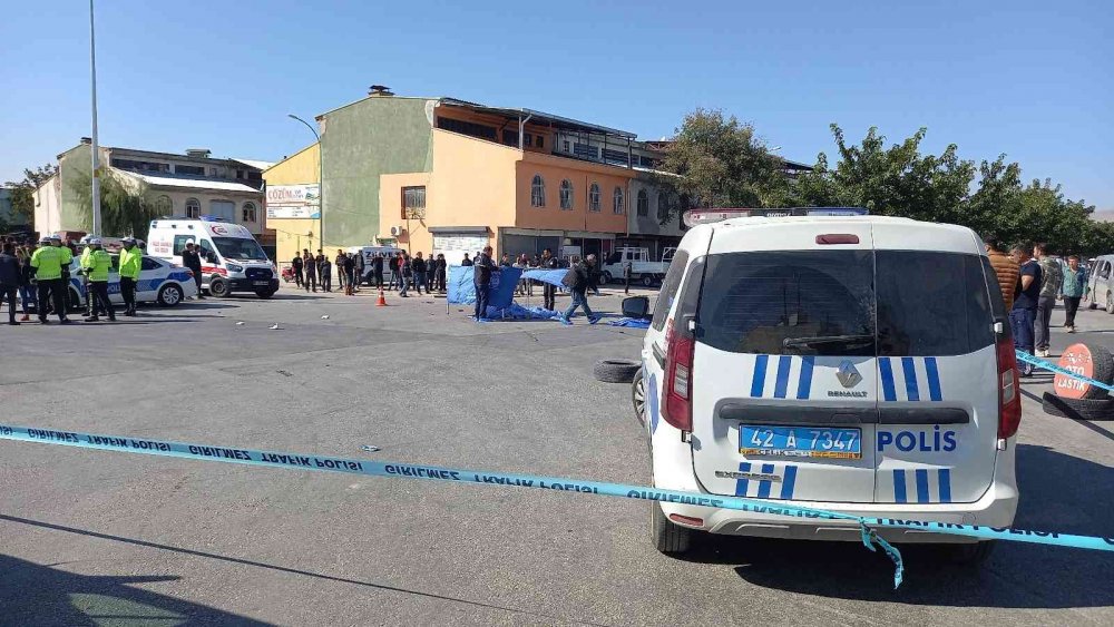 Konya’da tırla çarpışan motosiklette feci ölüm! Tunahan Karakök ve Necati Evrim hayatını kaybetti! O anlar kamerada