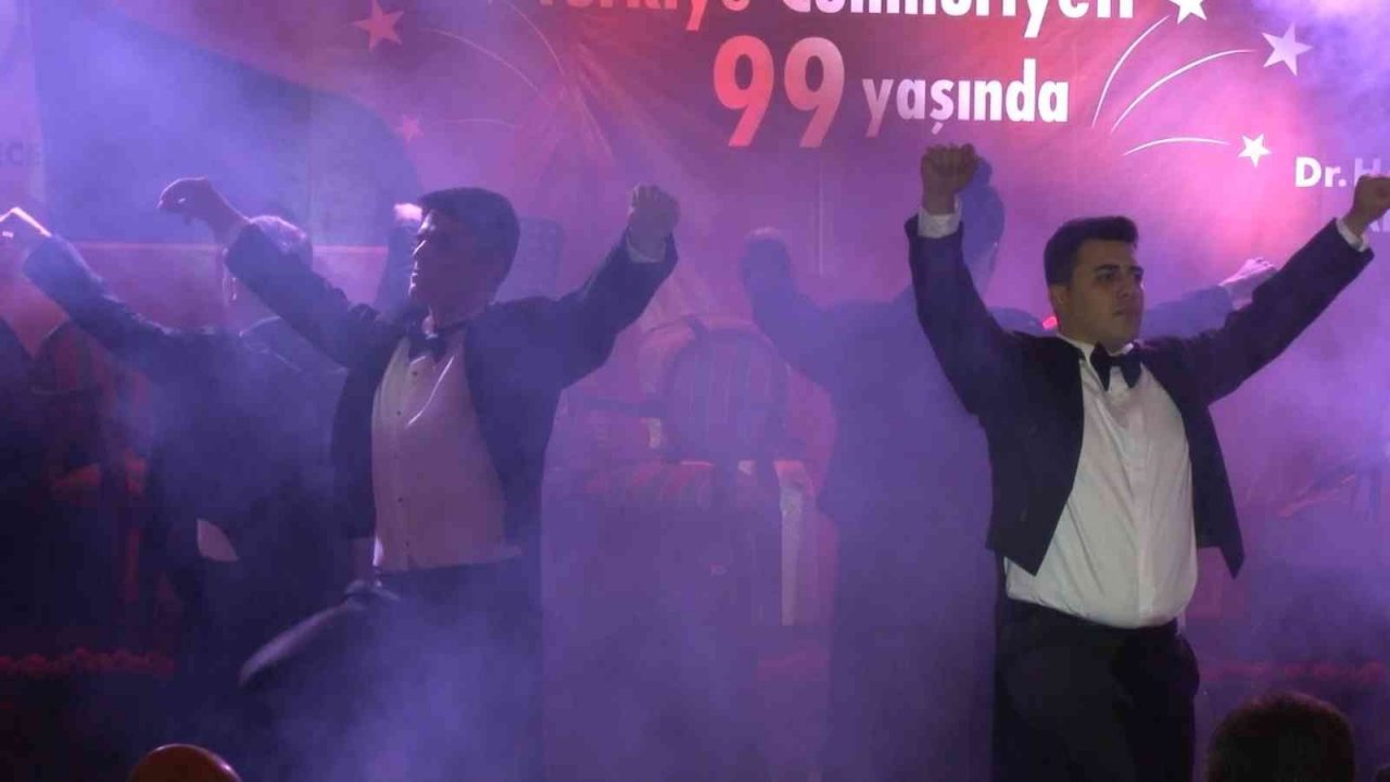 Büyükçekmece’de Cumhuriyetin ilanının 99’uncu yıl dönümünde "Cumhuriyet ve Atatürk" konulu söyleşi düzenlendi