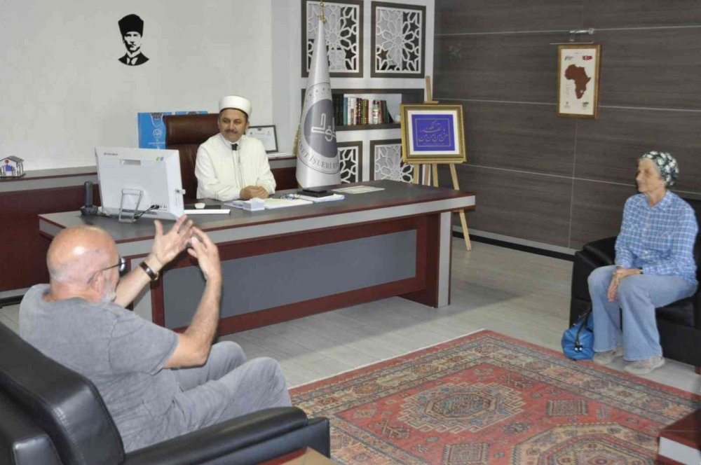 İsviçreli Jeen Pierre Kern ve Fraçoıse Gabrielle Berthe çifti Müslüman oldu