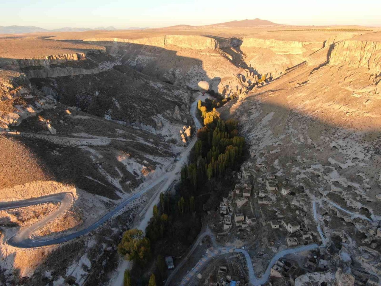 Kayseri’den Türk bayraklı sıcak hava balonları havalandı