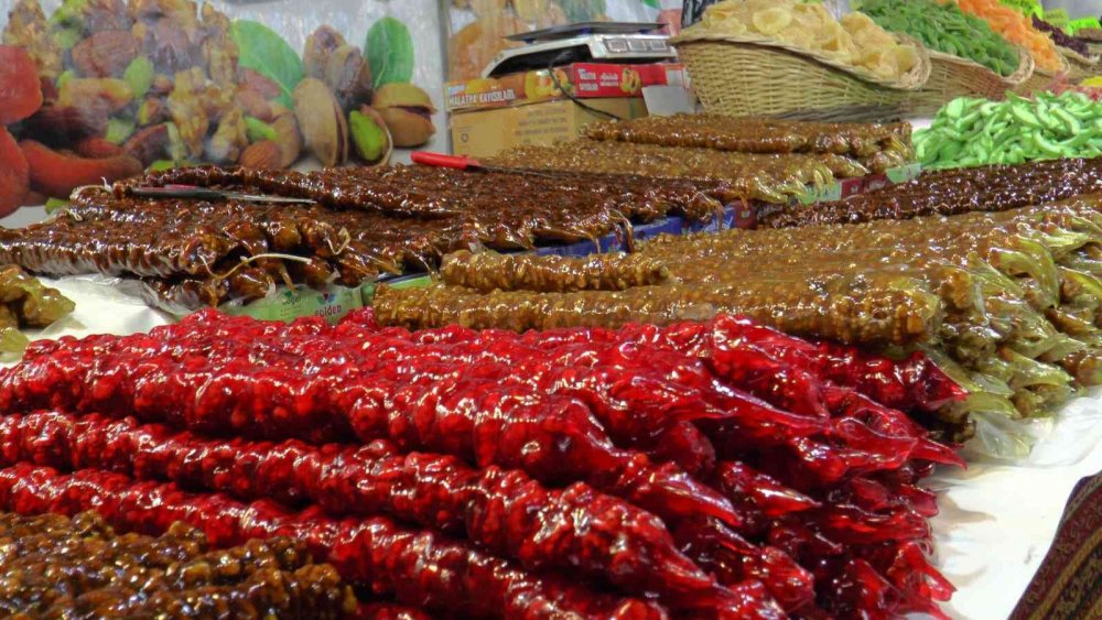 Kayseri'de 60 ilden 100'ü aşkın firmanın katıldığı Yöresel Ürünler Günleri'ne yoğun ilgi!