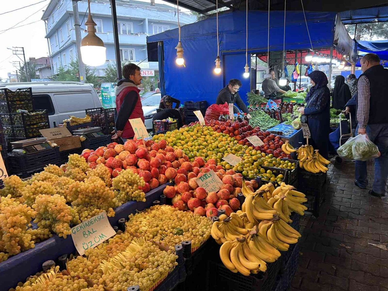 Kışlık meyveler pazara inmeye başladı