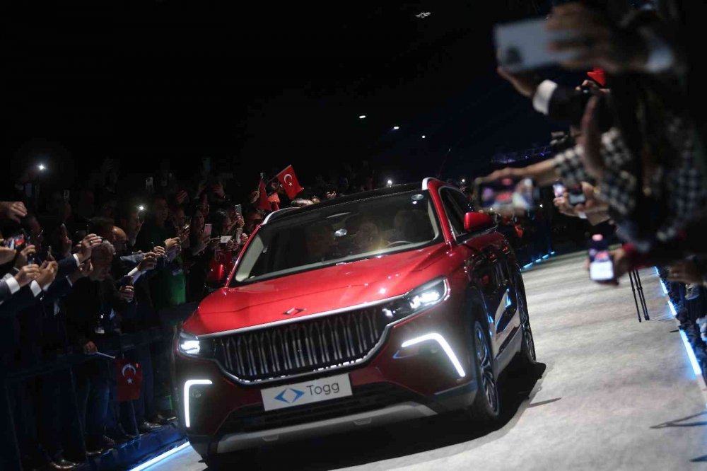 Yerli otomobil hayali gerçek oldu! İlk TOGG banttan indi, Cumhurbaşkanı Erdoğan böyle kullandı