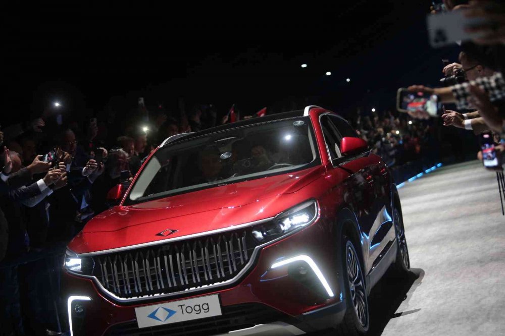 Yerli otomobil hayali gerçek oldu! İlk TOGG banttan indi, Cumhurbaşkanı Erdoğan böyle kullandı