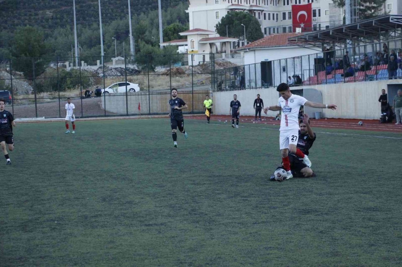 Çal Belediyespor üçte üç yaptı