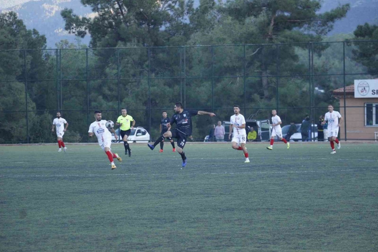 Çal Belediyespor üçte üç yaptı