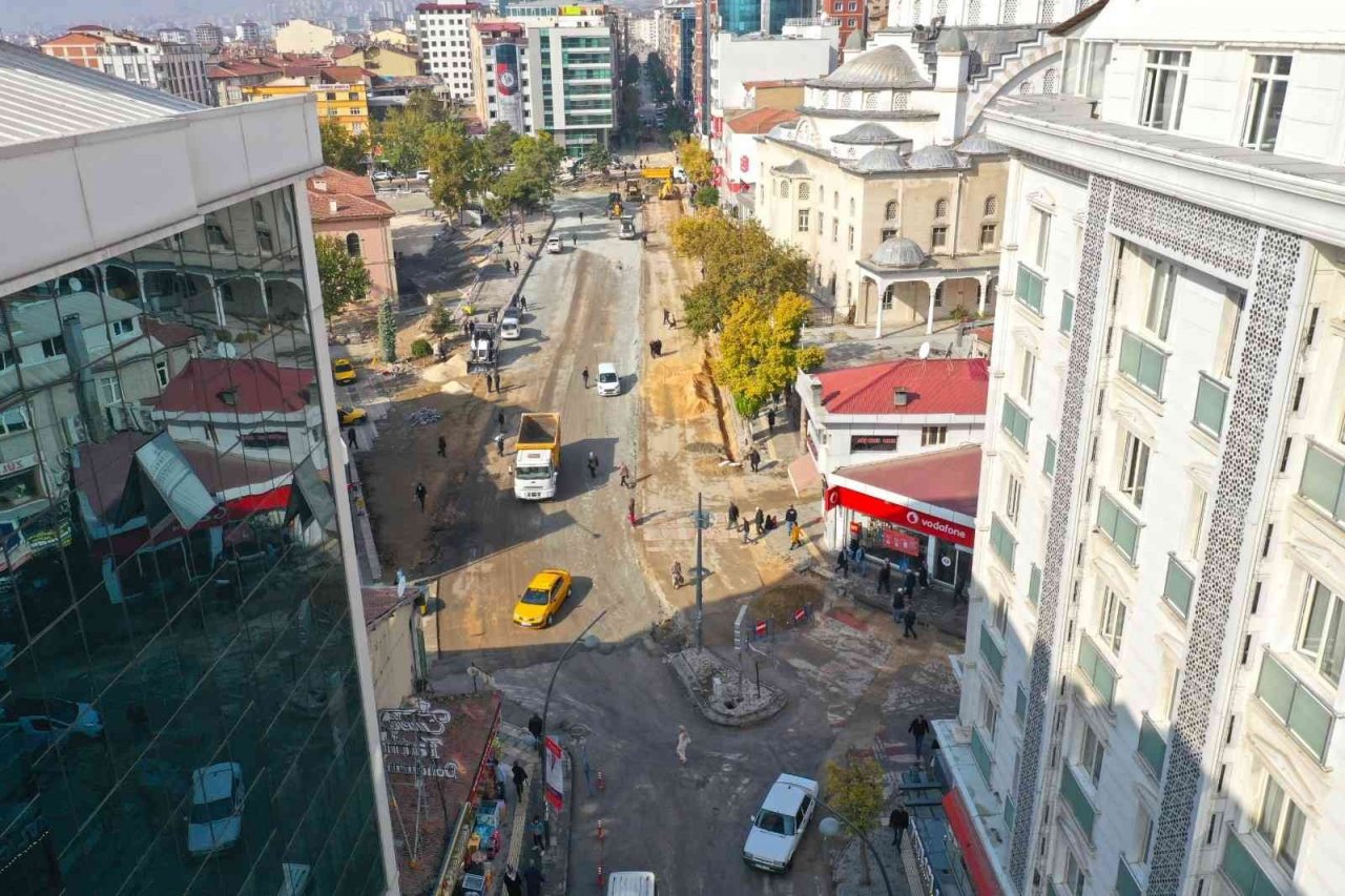 Başkan seçim öncesi söz vermişti, kent şantiye alanına döndü