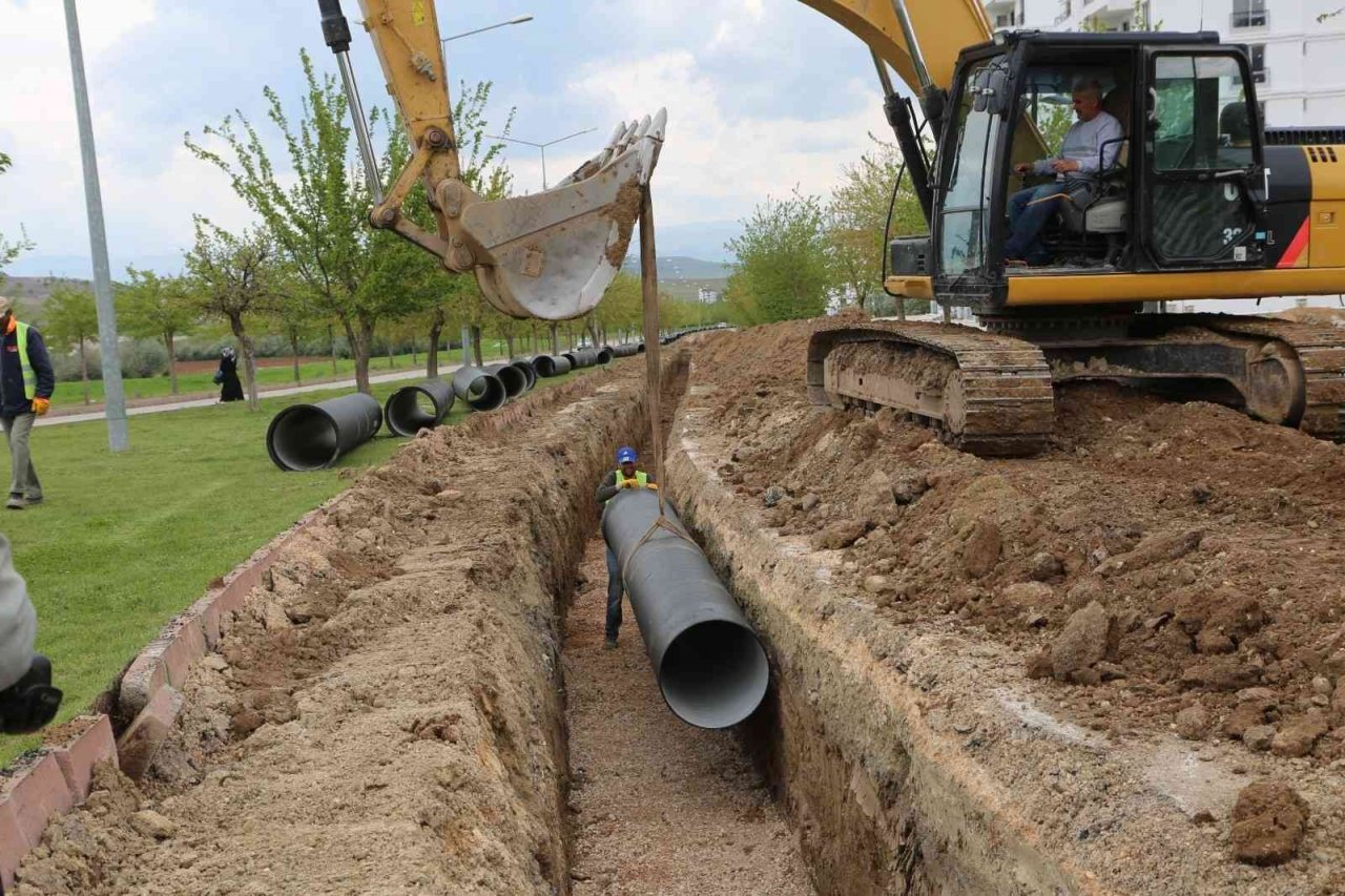 Başkan seçim öncesi söz vermişti, kent şantiye alanına döndü