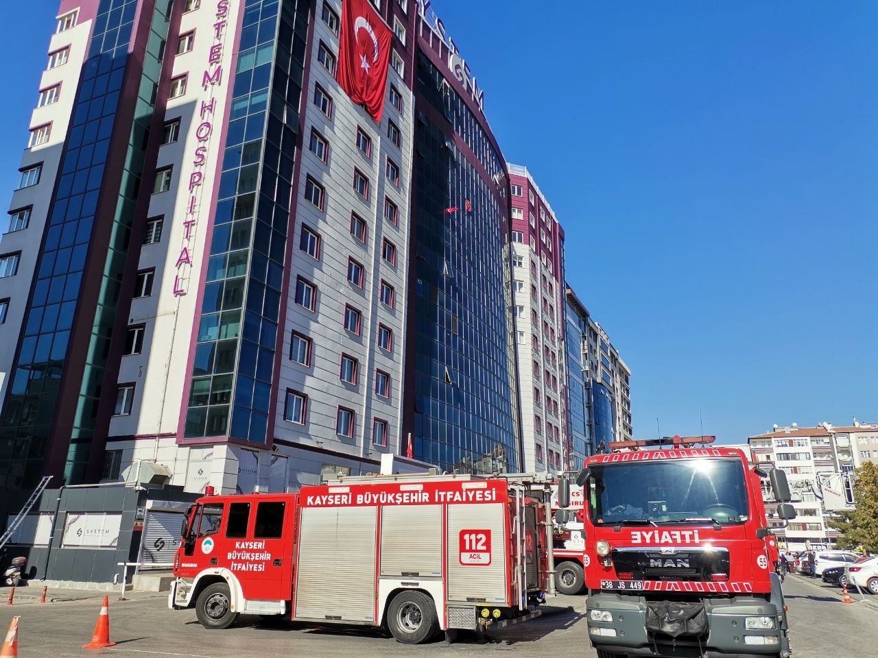 Hastanede yangın çıktı, hastalar tahliye edildi