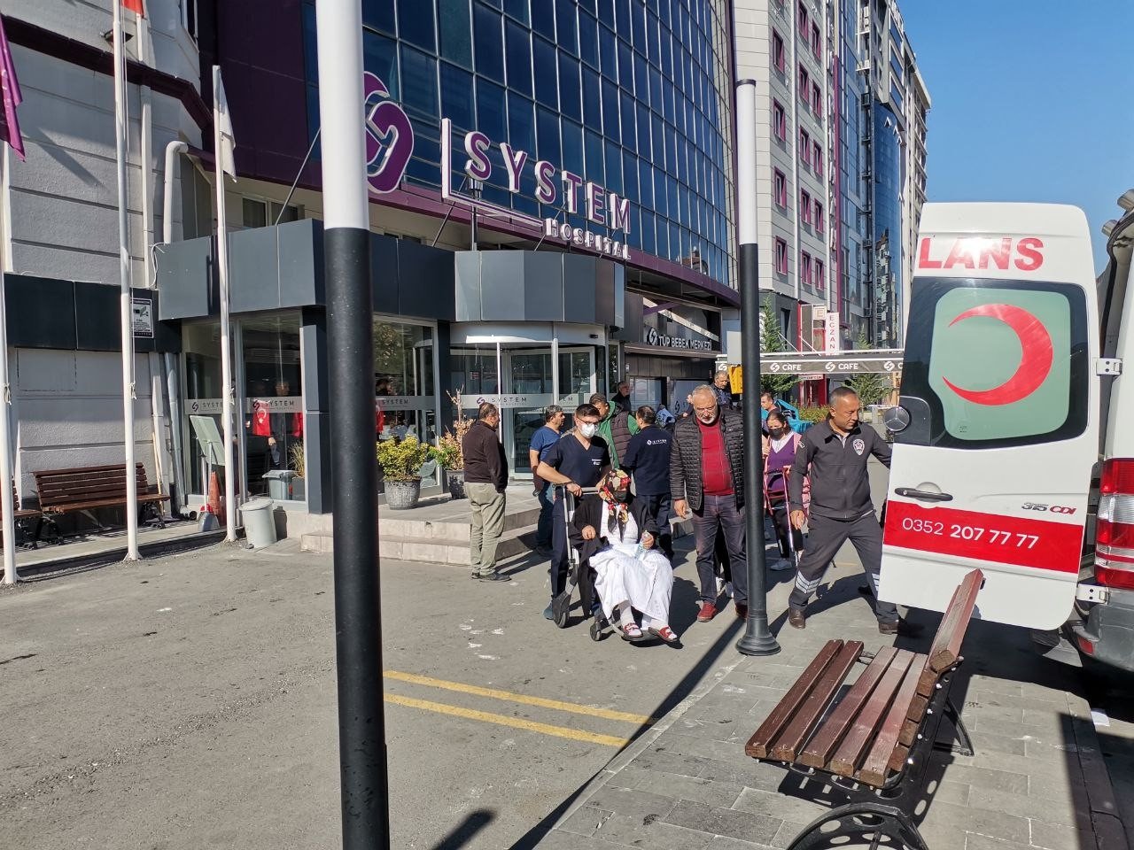 Hastanede yangın çıktı, hastalar tahliye edildi