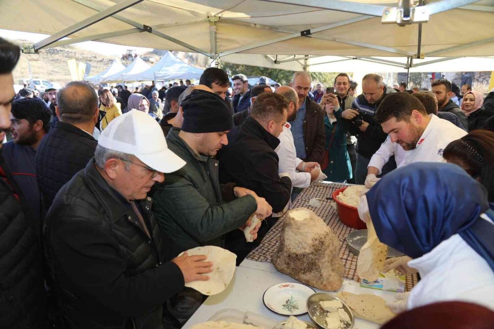 Konya Büyükşehir Kızılören’de asırlardır süren mağaradan peynir çıkarma geleneğini şölene dönüştürdü