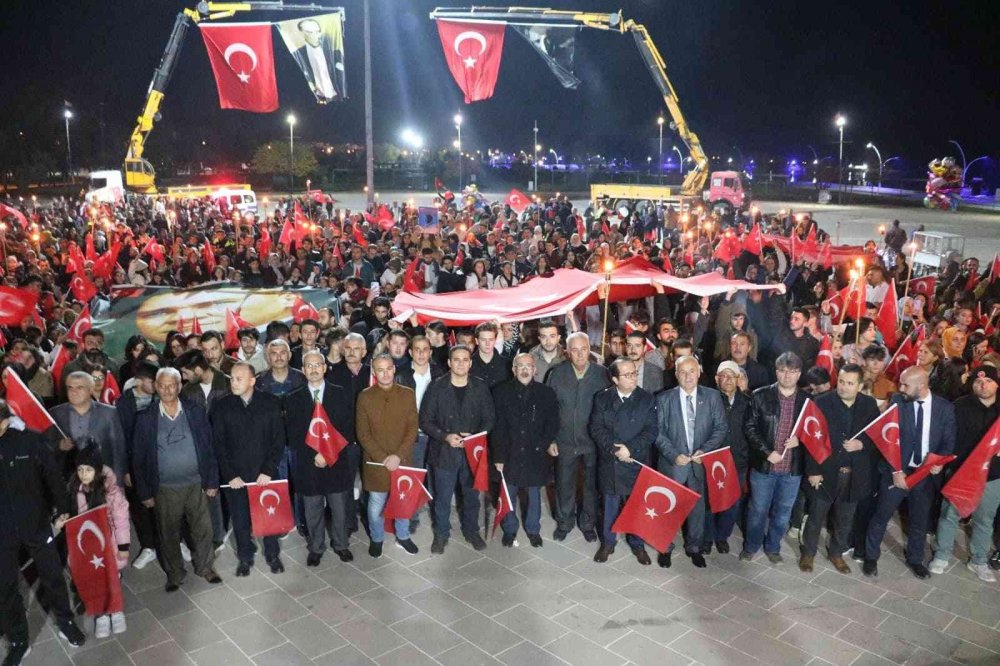 Konya’da fener alayı yürüyüşü! Renkli görüntüler oluştu