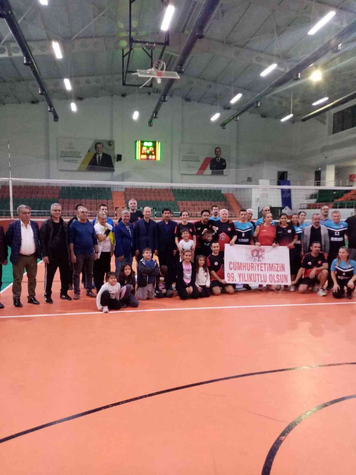 Köyceğiz’de Cumhuriyet kupasını Atatürk Ortaokulu kazandı