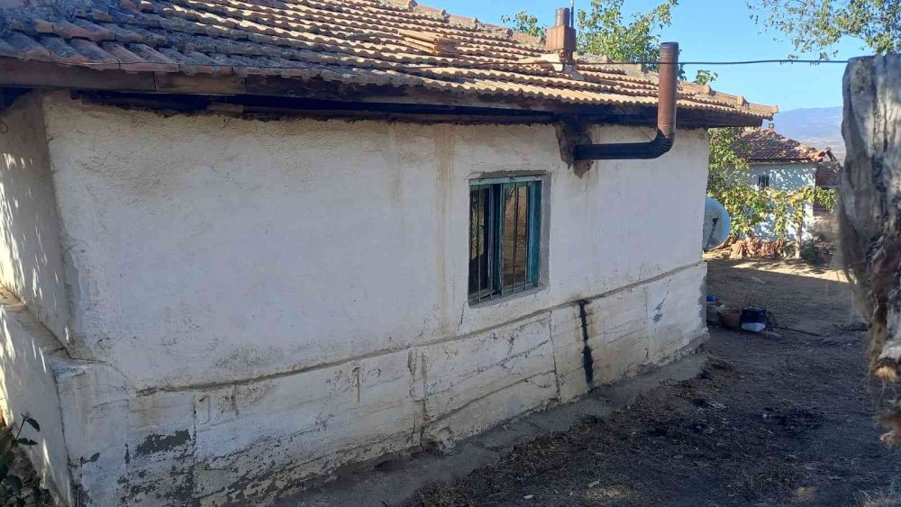 Manisa'da 3 çocuk babası Şaban Yıldırım evinde ölü bulundu