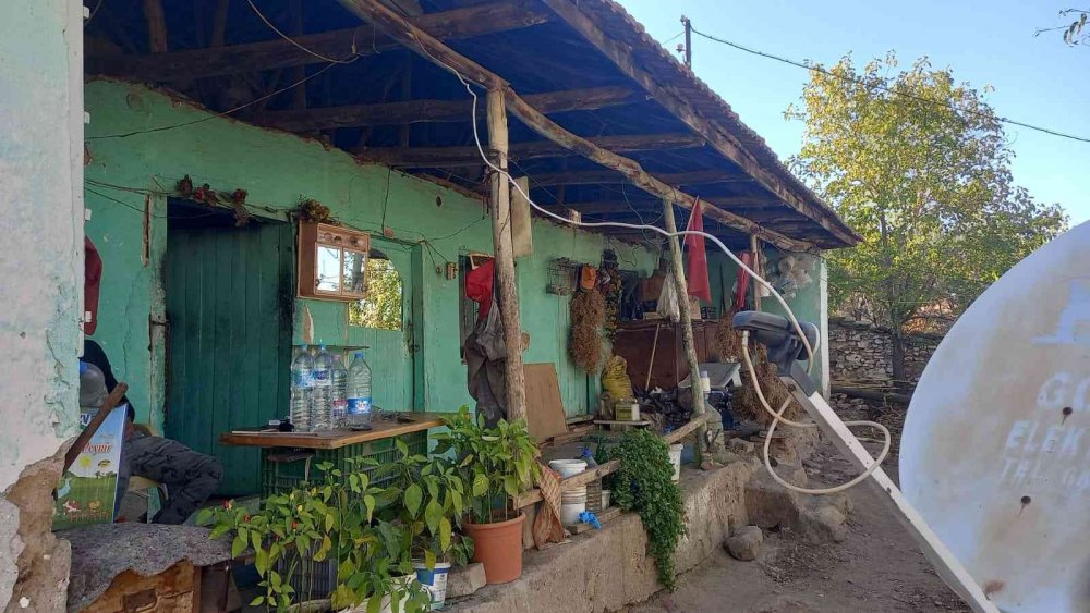 Manisa'da 3 çocuk babası Şaban Yıldırım evinde ölü bulundu