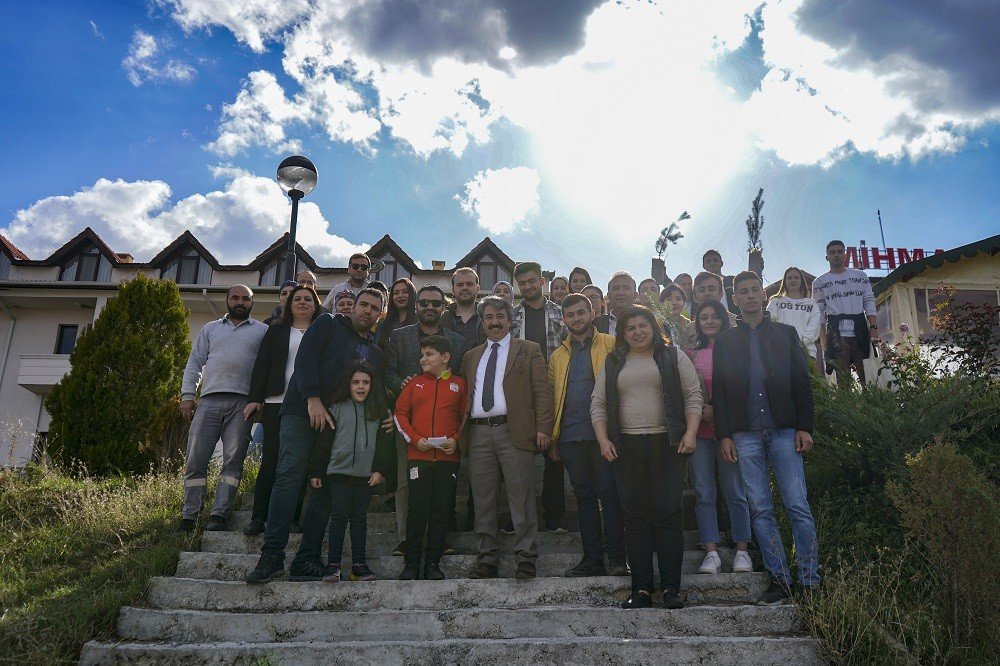 Mezun oldukları üniversitede hatıra ormanı oluşturdular