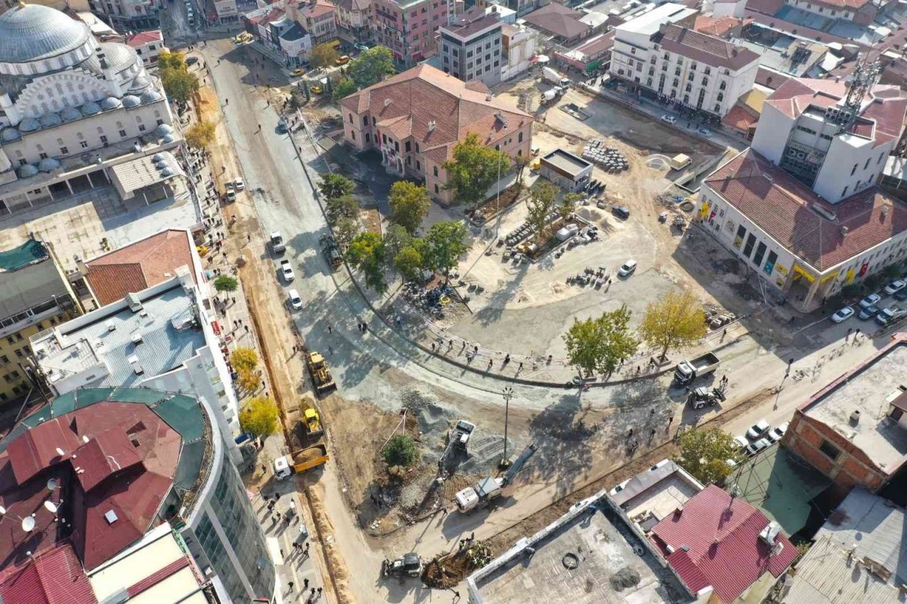 Başkan seçim öncesi söz vermişti, kent şantiye alanına döndü