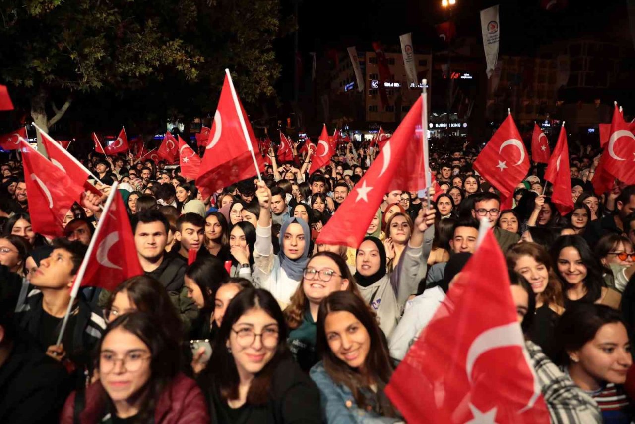 Denizli’de 7’den 70’e Cumhuriyet coşkusu