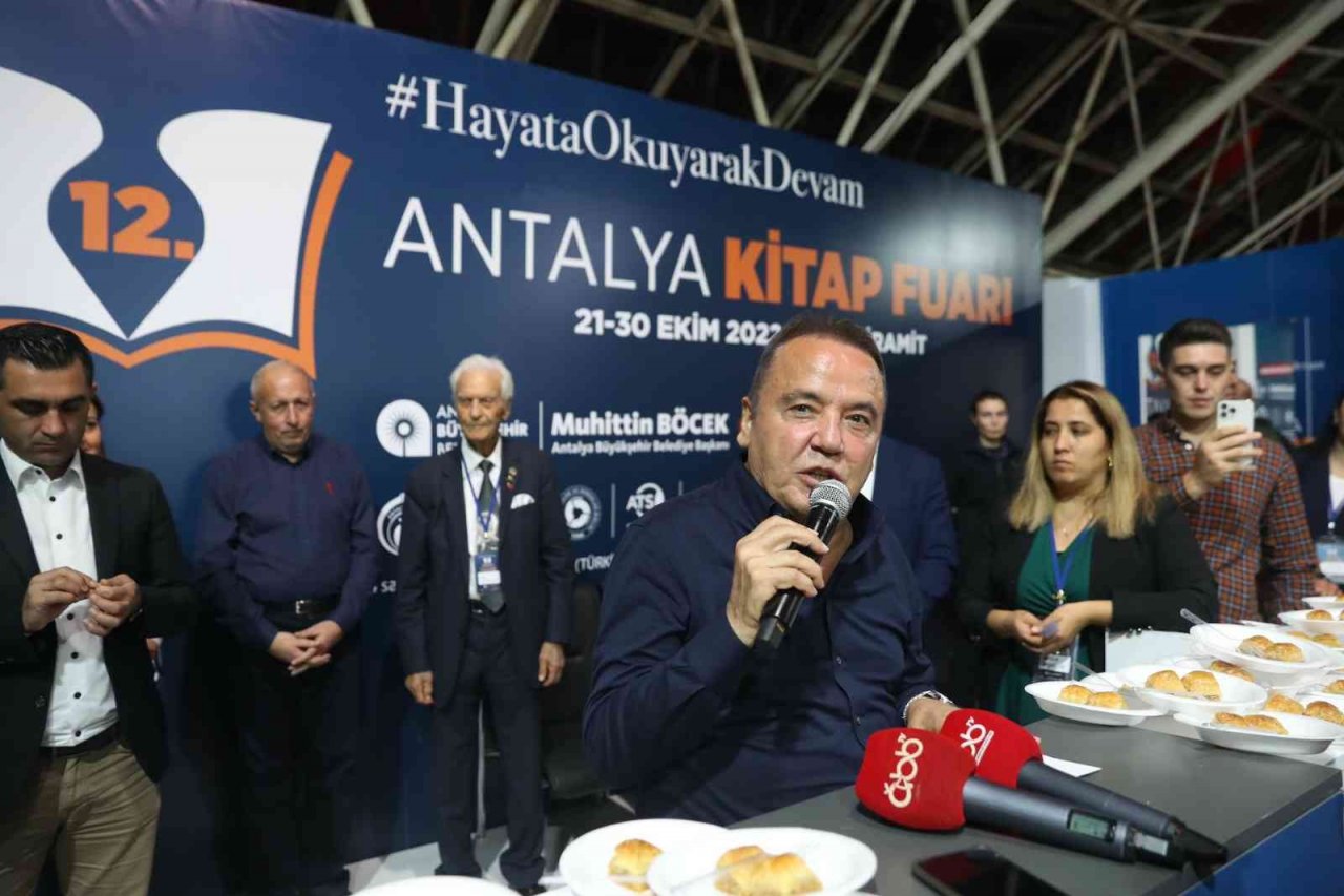 12. Antalya Kitap Fuarını 1 milyon 9 bin 678 kişi ziyaret etti