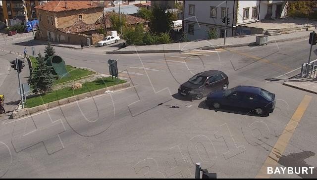 Bayburt’ta meydana gelen trafik kazaları KGYS kameralarına yansıdı