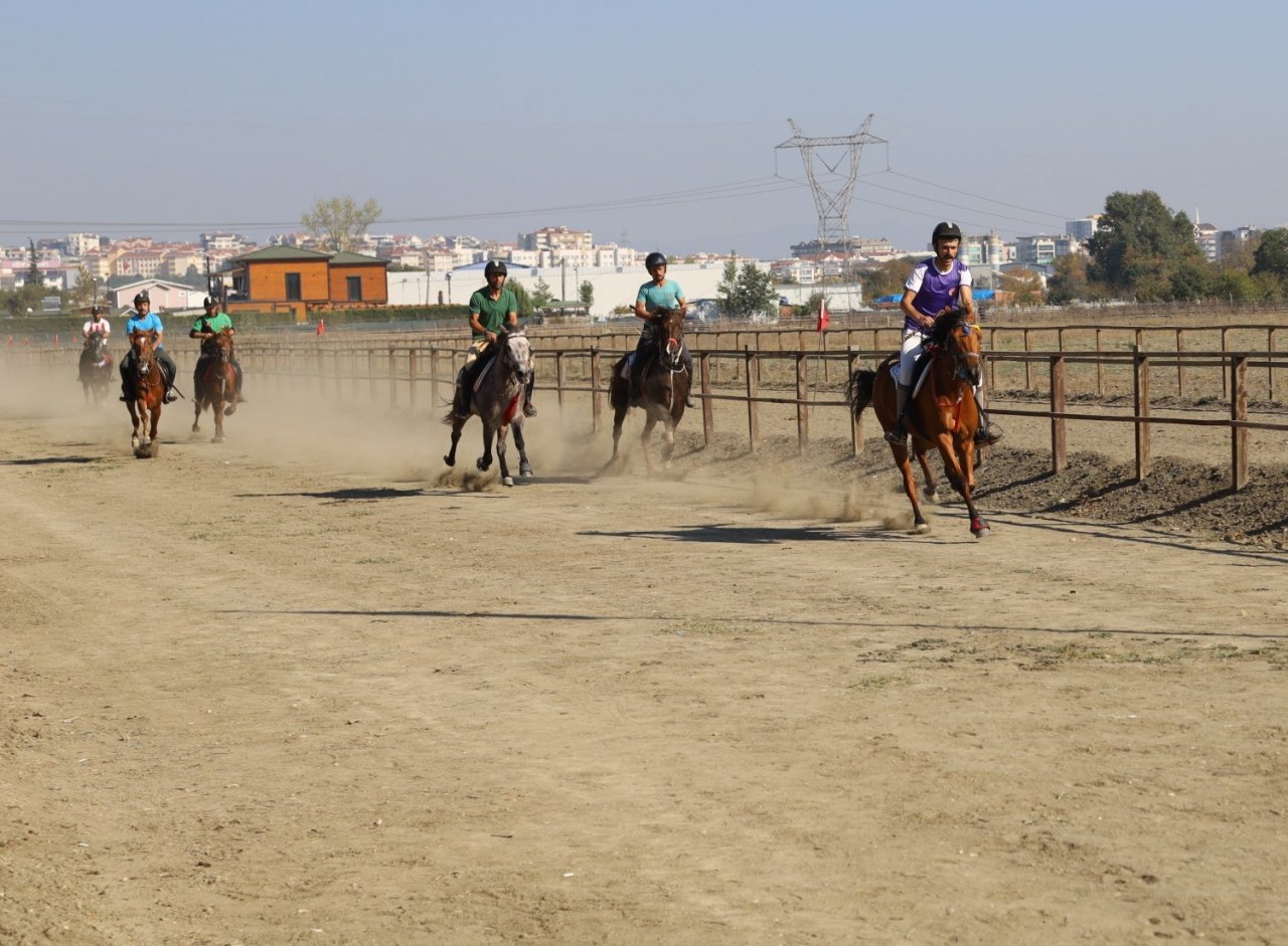 Rahvan atları şampiyonluğa koştu