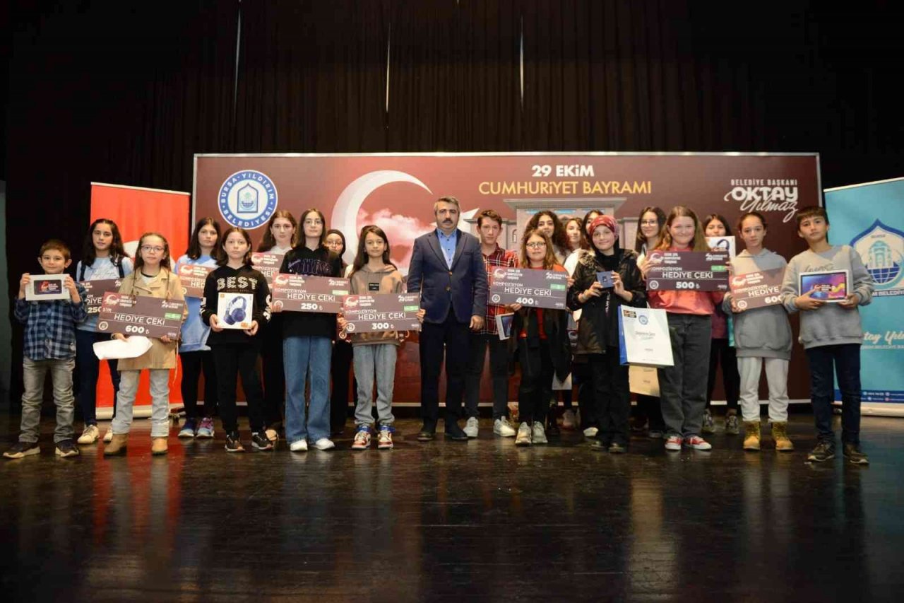 Cumhuriyeti en iyi anlatan öğrenciler Yıldırım’da ödüllendirildi