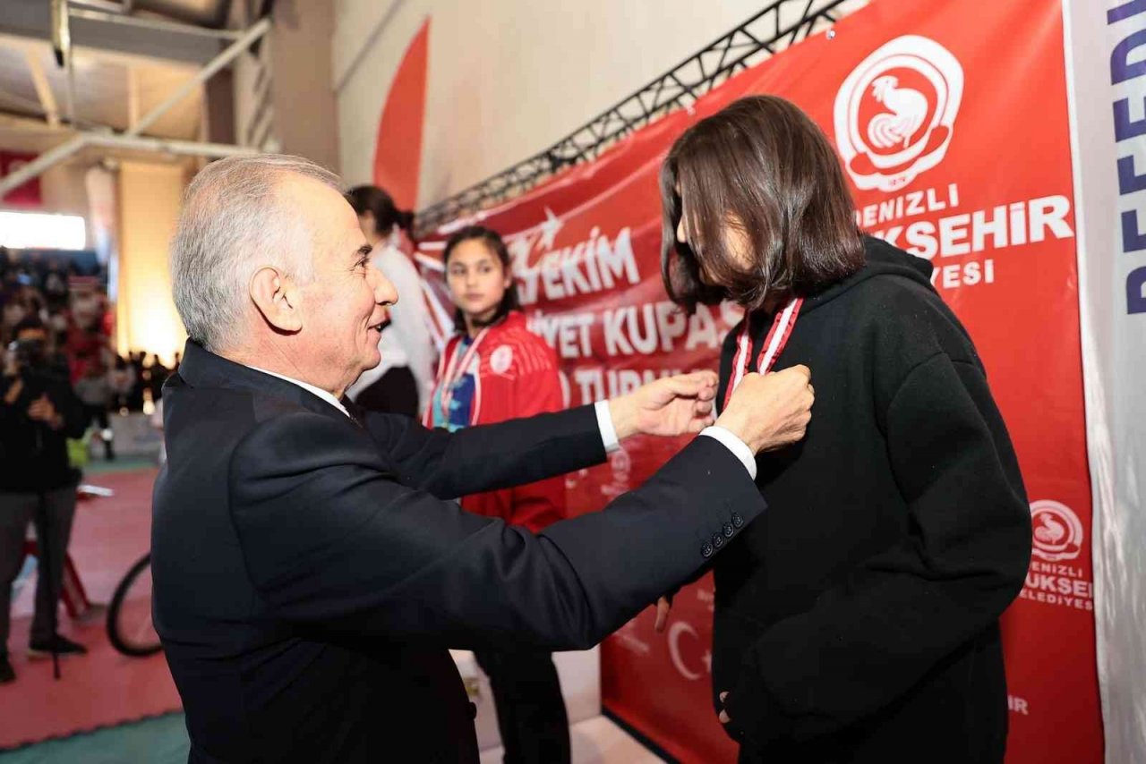 Denizli’ye 15 ilden gelen 400 sporcu turnuvada mücadele etti