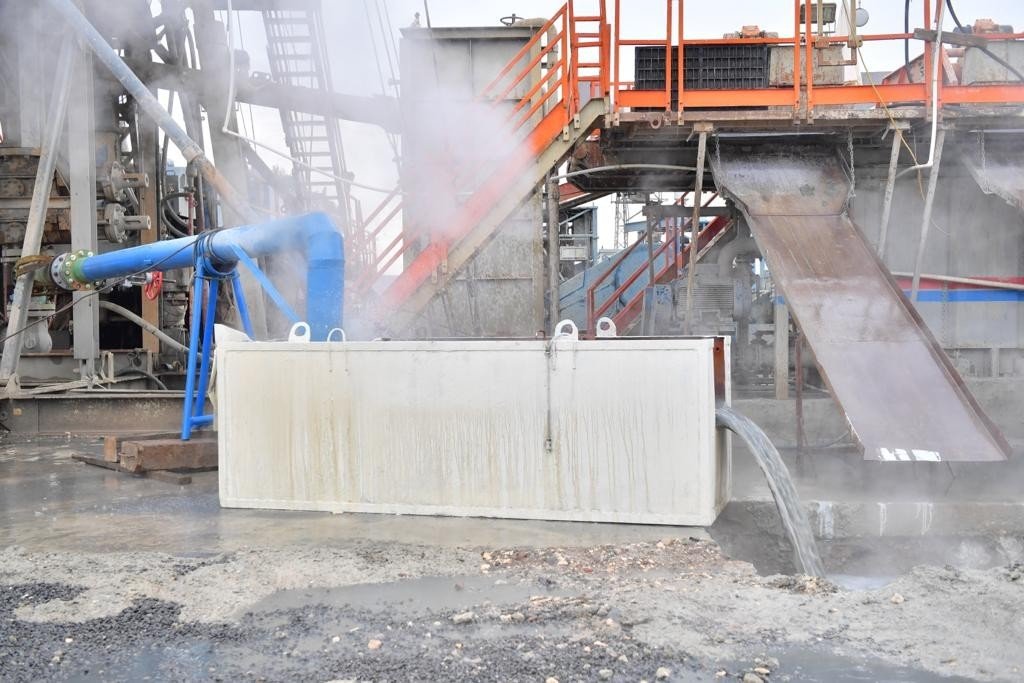 2 bin metre derinlikte jeotermal su kaynağına ulaşıldı