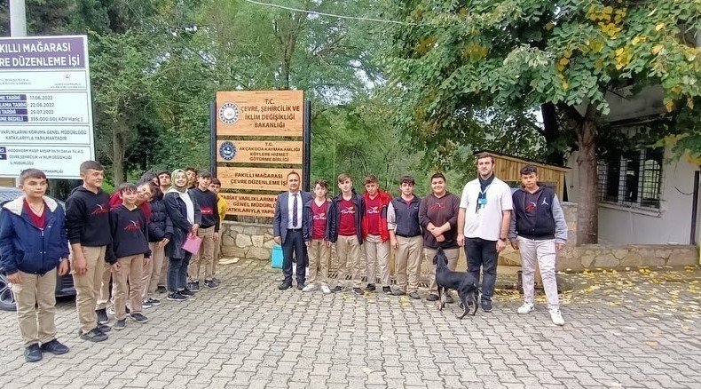 Akçakocalı gençler fakıllı mağarasını gezdi