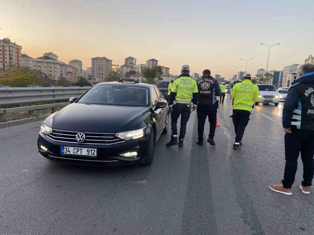 Ehliyetsiz araç kullanan rap şarkıcısı Sedo denetime takıldı! Cezası ağır oldu