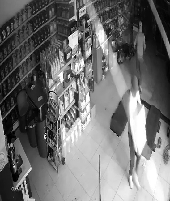 Oto servisi hırsızlarından 12 dakikada 300 binlik vurgun