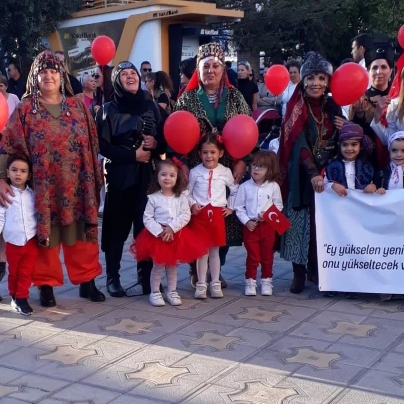 Eskişehir Anadolu Bacıları Tiyatro Topluluğu ülke çapında turnelere devam ediyor