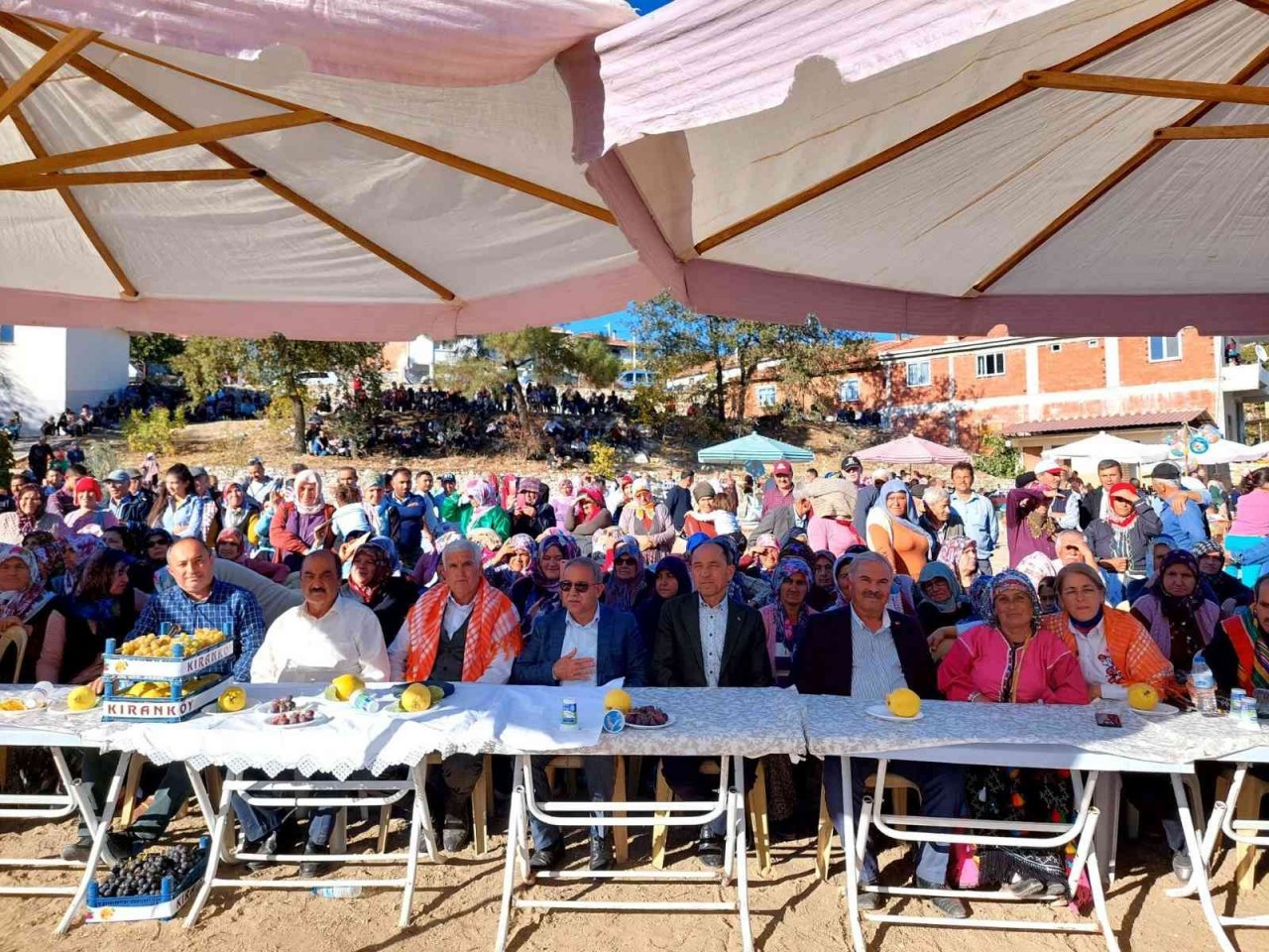 Gördes’te Ayva ve Üzüm Festivali yapıldı