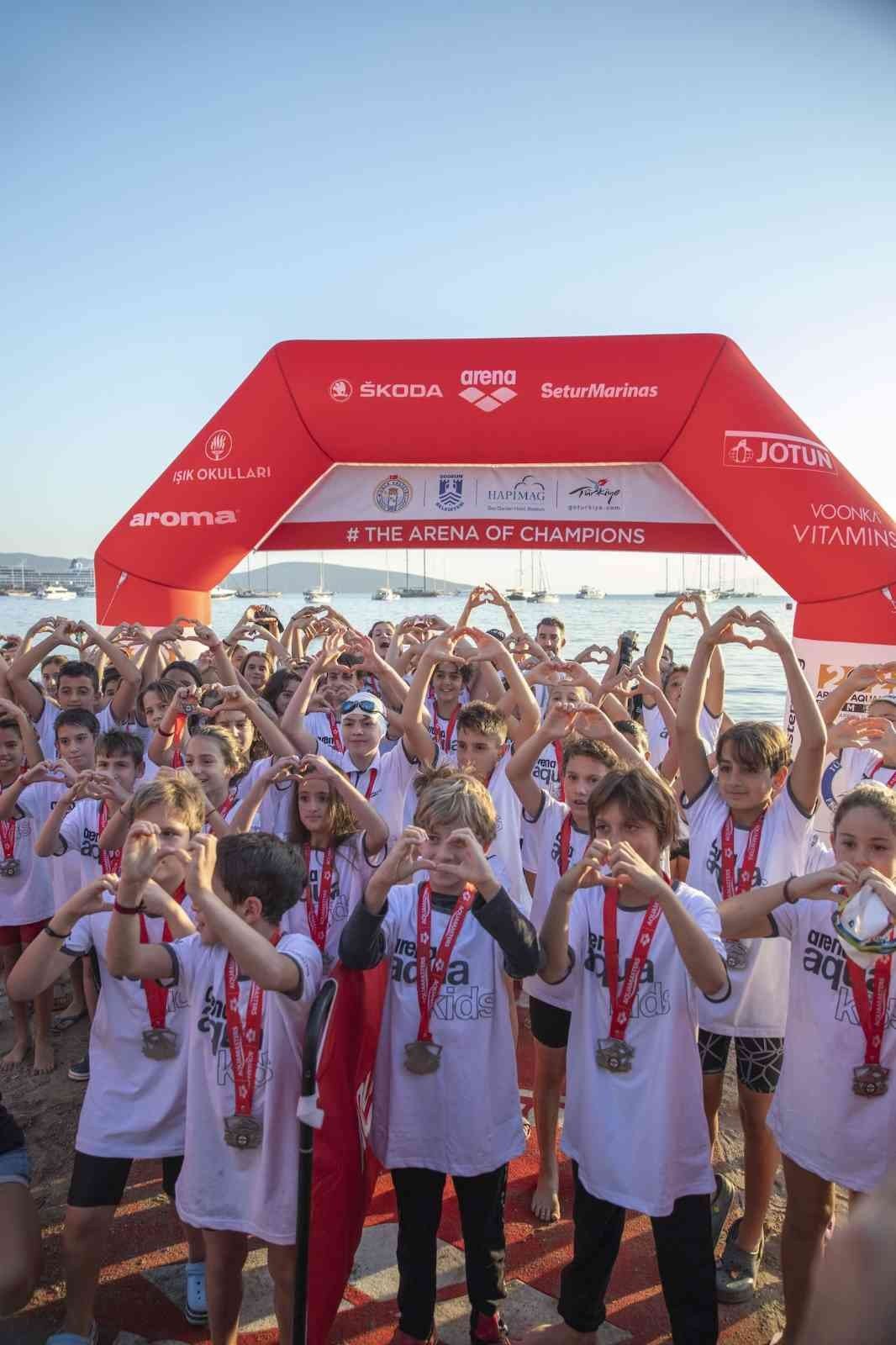 Uluslararası Arena Aquamasters Yüzme Şampiyonası’nda 2 bin 300 sporcu bir araya geldi